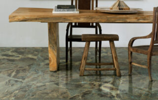 Esplora la nostra collezione di ceramica e gres per pavimenti. Soluzioni eleganti e resistenti per ogni ambiente.