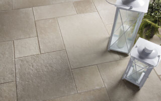 Esplora la nostra collezione di ceramica e gres per pavimenti. Soluzioni eleganti e resistenti per ogni ambiente.